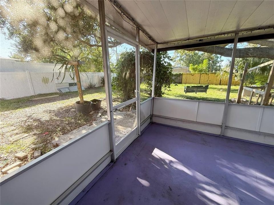 Active With Contract: $260,000 (2 beds, 1 baths, 858 Square Feet)