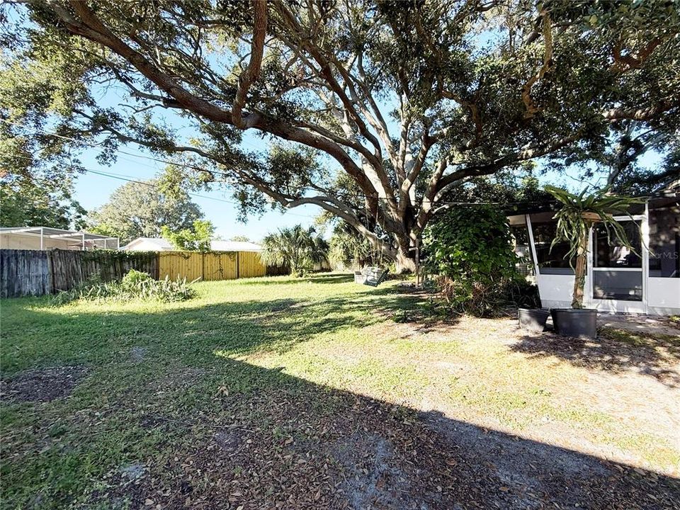 Active With Contract: $260,000 (2 beds, 1 baths, 858 Square Feet)