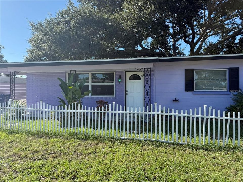 Active With Contract: $260,000 (2 beds, 1 baths, 858 Square Feet)