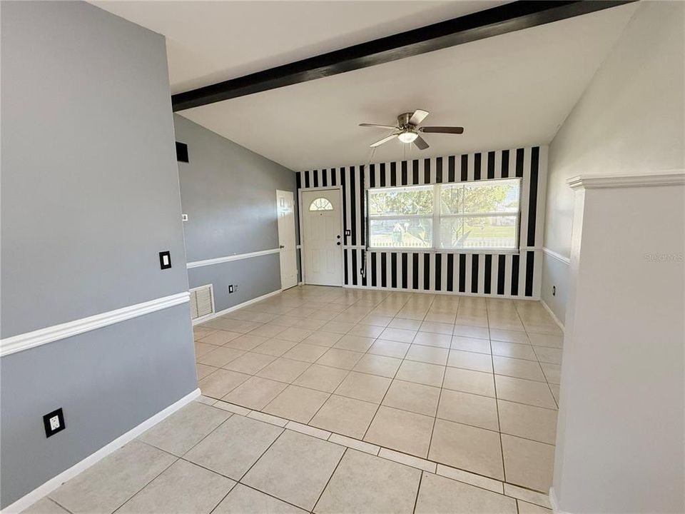 Active With Contract: $260,000 (2 beds, 1 baths, 858 Square Feet)