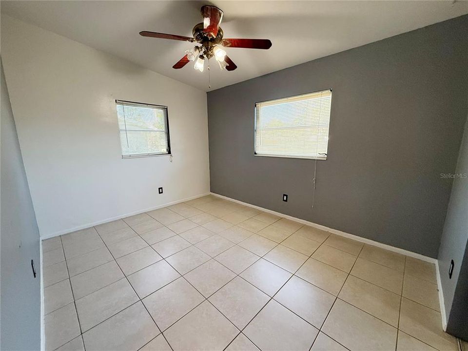 Active With Contract: $260,000 (2 beds, 1 baths, 858 Square Feet)