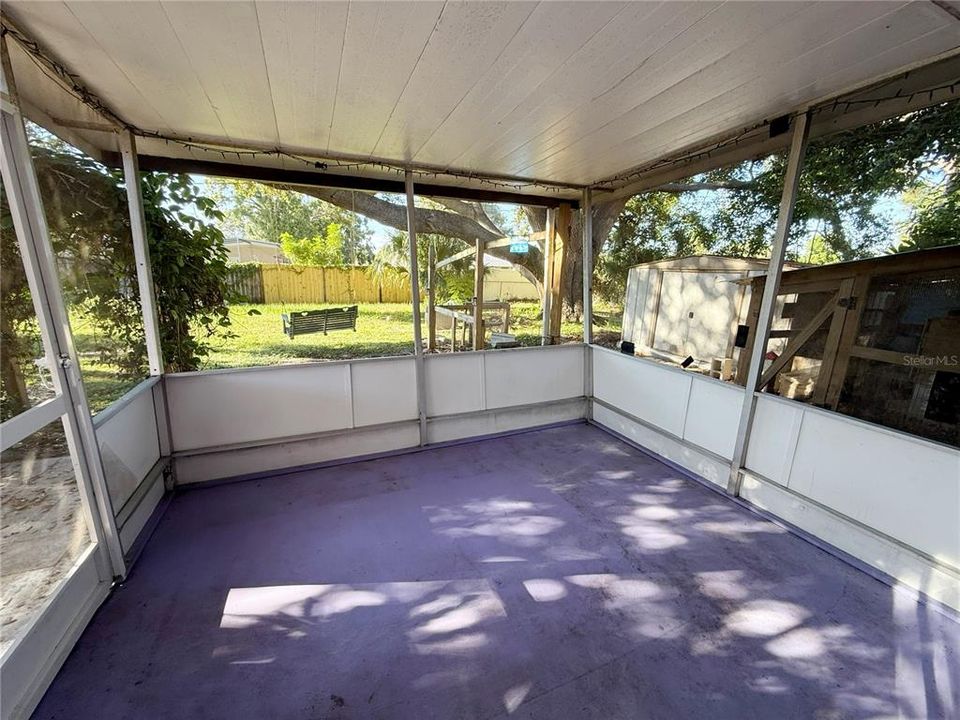 Active With Contract: $260,000 (2 beds, 1 baths, 858 Square Feet)