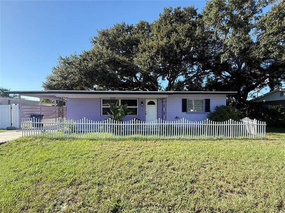 Active With Contract: $260,000 (2 beds, 1 baths, 858 Square Feet)