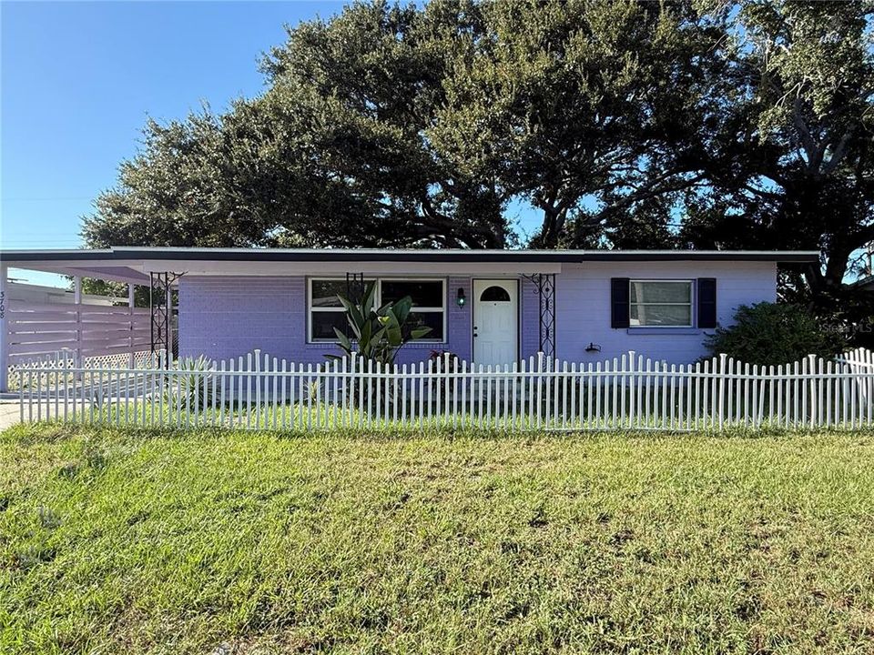 Active With Contract: $260,000 (2 beds, 1 baths, 858 Square Feet)