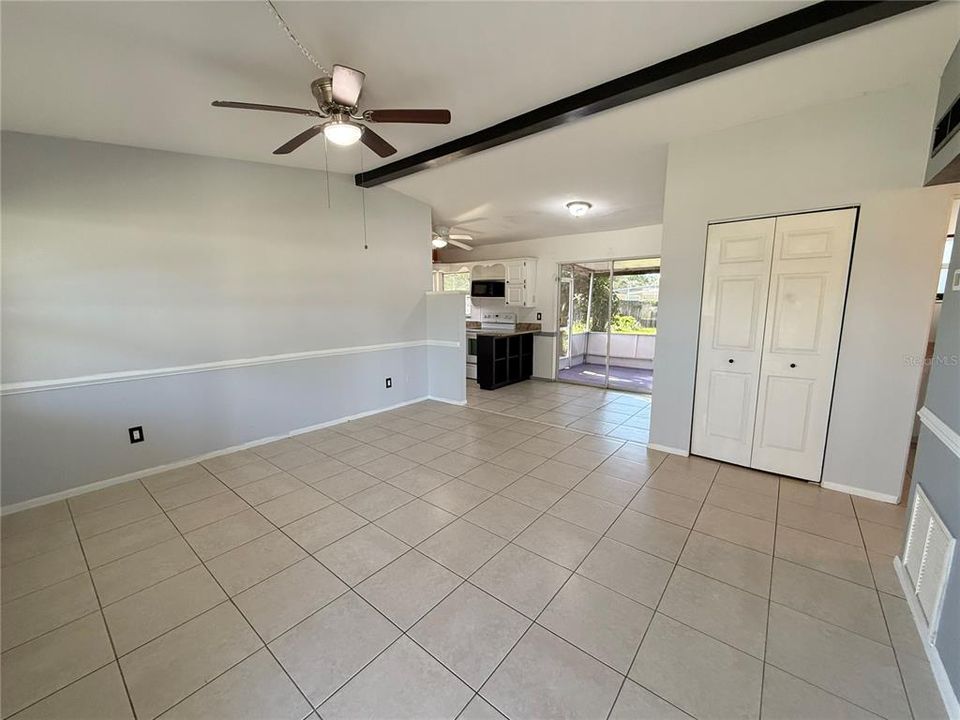 Active With Contract: $260,000 (2 beds, 1 baths, 858 Square Feet)