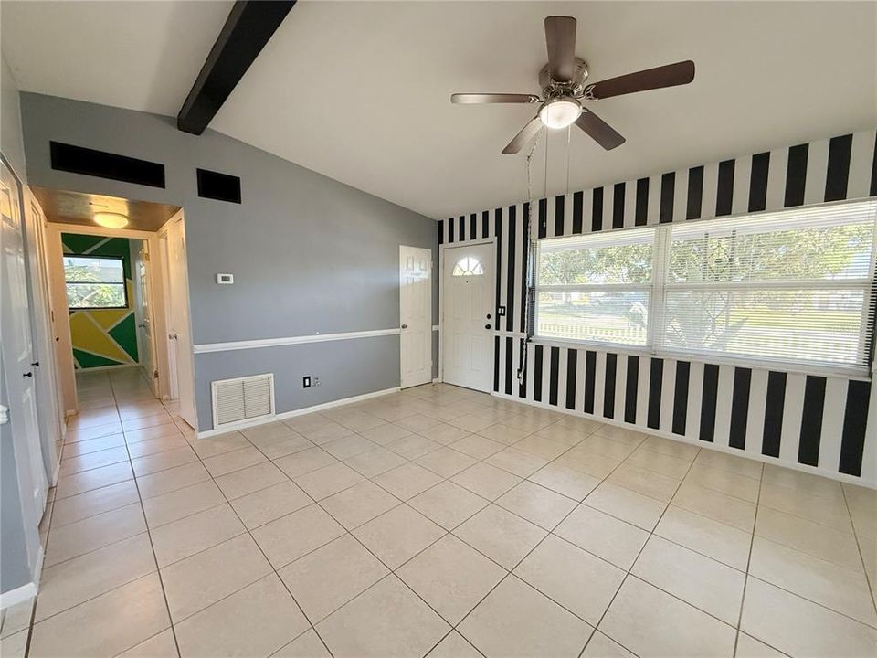 Active With Contract: $260,000 (2 beds, 1 baths, 858 Square Feet)