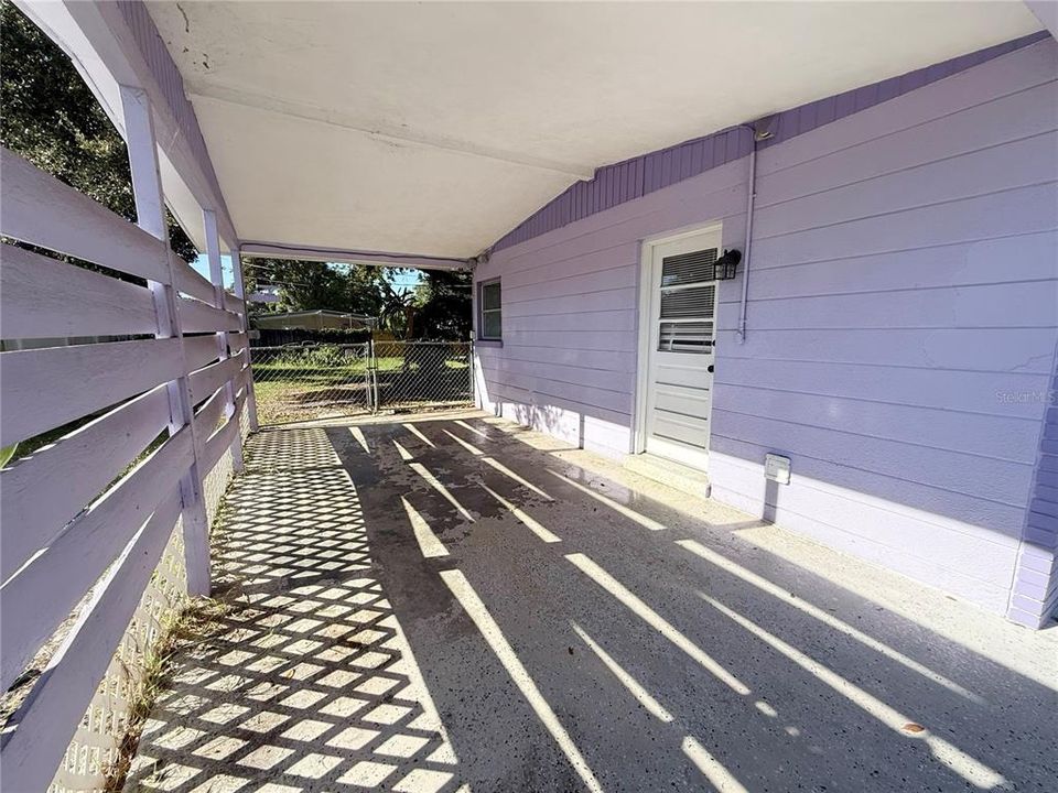 Active With Contract: $260,000 (2 beds, 1 baths, 858 Square Feet)