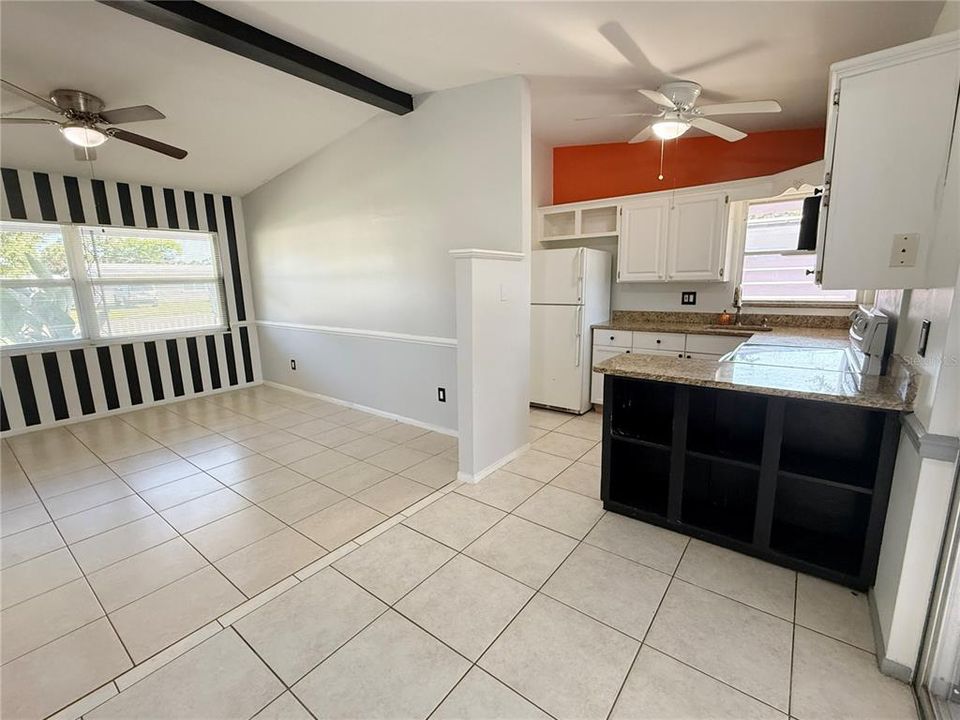 Active With Contract: $260,000 (2 beds, 1 baths, 858 Square Feet)