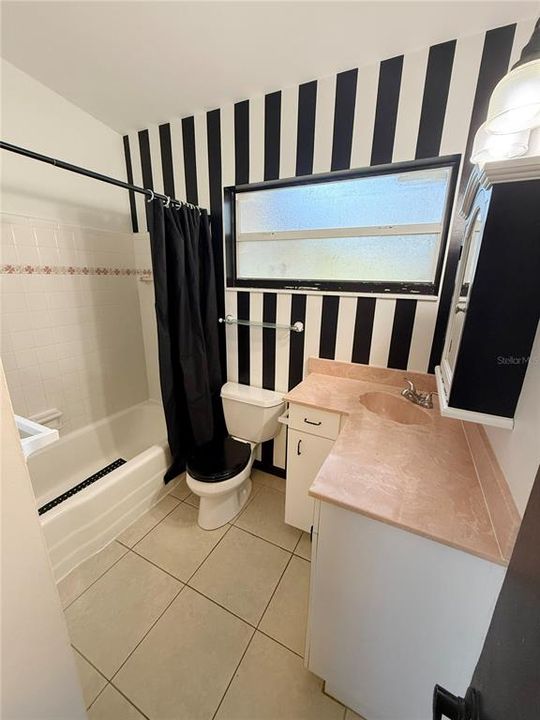 Active With Contract: $260,000 (2 beds, 1 baths, 858 Square Feet)