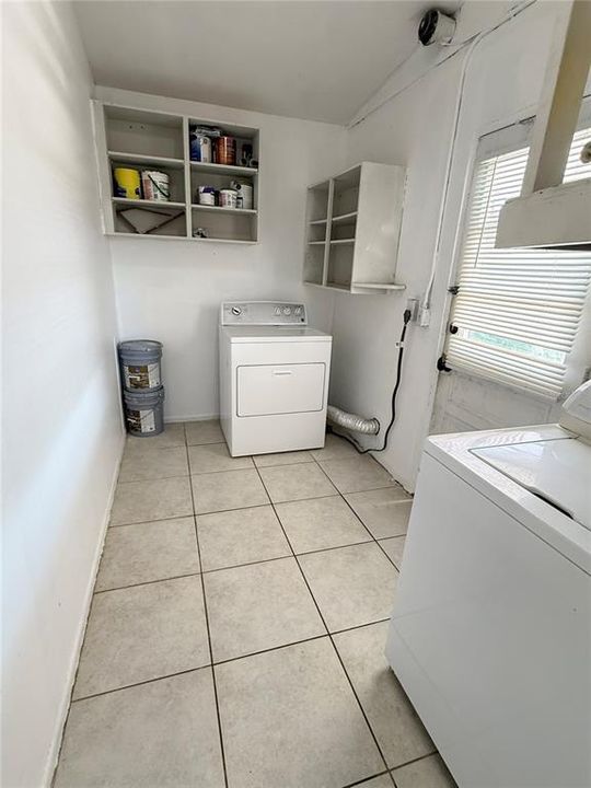 Active With Contract: $260,000 (2 beds, 1 baths, 858 Square Feet)