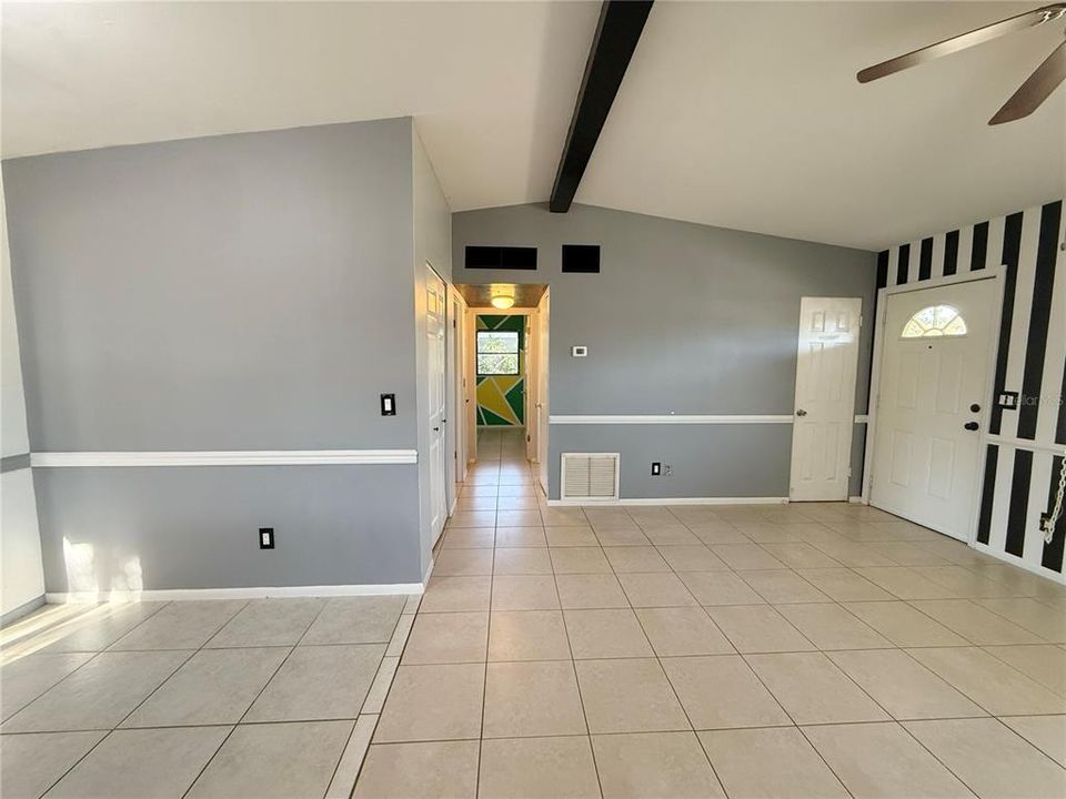 Active With Contract: $260,000 (2 beds, 1 baths, 858 Square Feet)