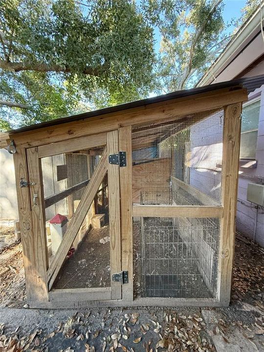 Active With Contract: $260,000 (2 beds, 1 baths, 858 Square Feet)