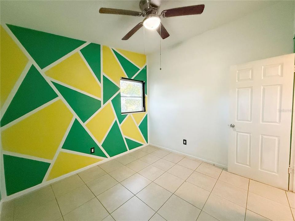 Active With Contract: $260,000 (2 beds, 1 baths, 858 Square Feet)