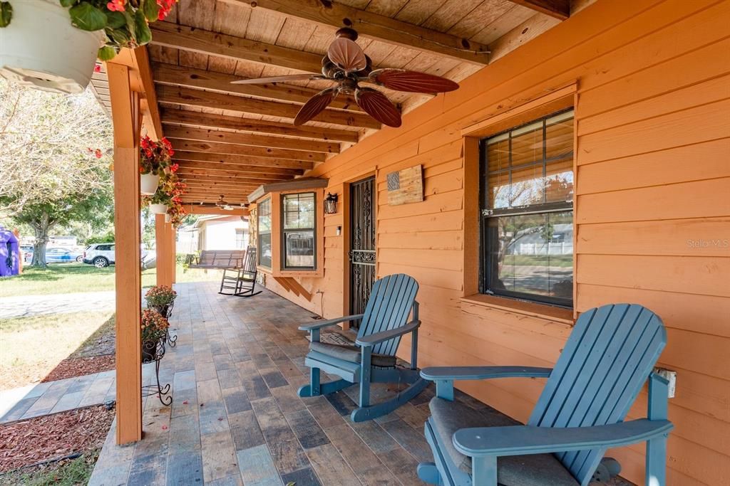 Activo con contrato: $535,000 (4 camas, 3 baños, 2312 Pies cuadrados)