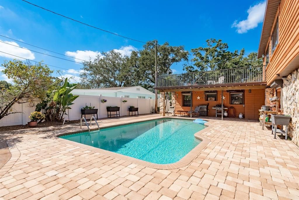 Activo con contrato: $535,000 (4 camas, 3 baños, 2312 Pies cuadrados)