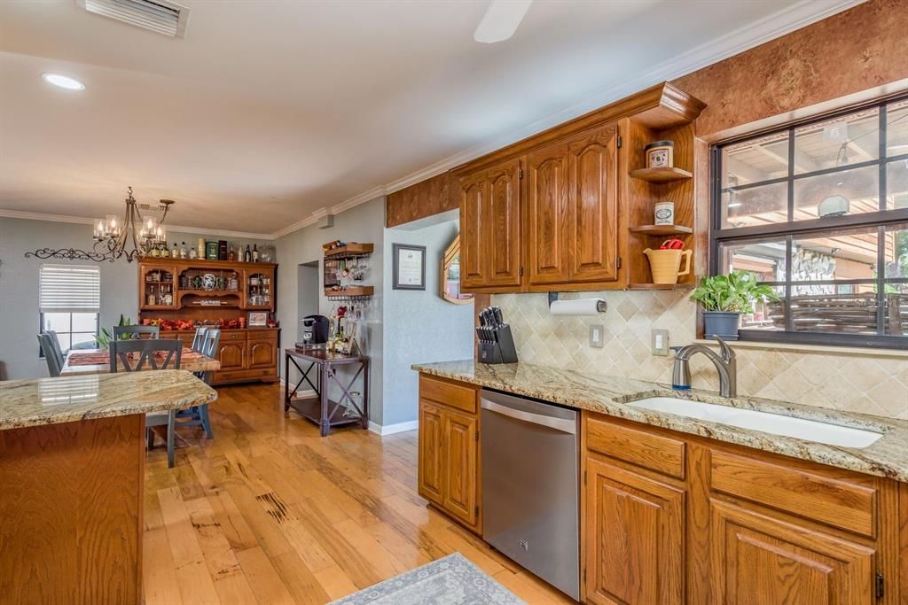 Activo con contrato: $535,000 (4 camas, 3 baños, 2312 Pies cuadrados)