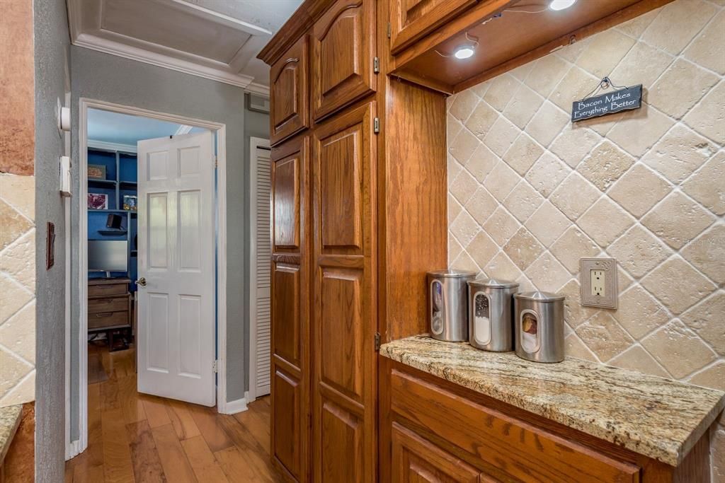 Activo con contrato: $535,000 (4 camas, 3 baños, 2312 Pies cuadrados)