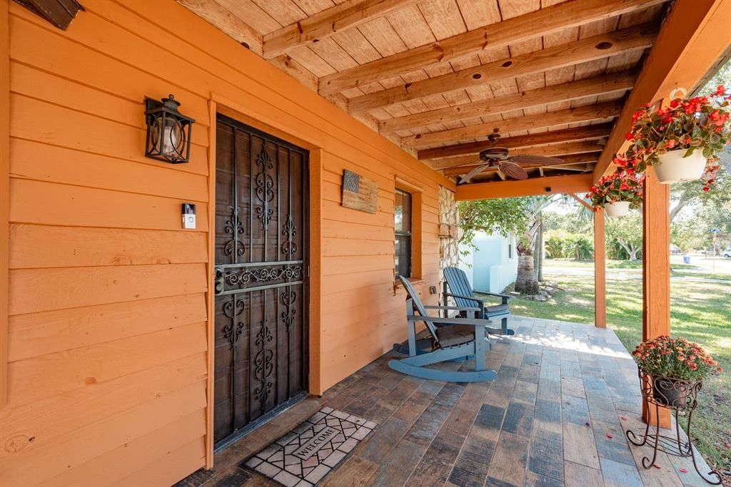 Activo con contrato: $535,000 (4 camas, 3 baños, 2312 Pies cuadrados)