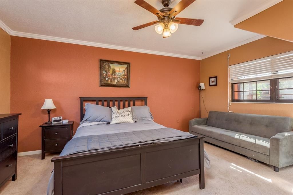 Activo con contrato: $535,000 (4 camas, 3 baños, 2312 Pies cuadrados)