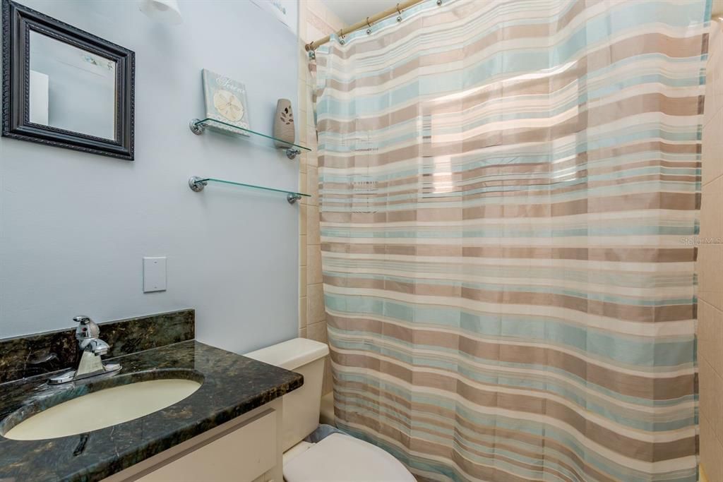 Activo con contrato: $535,000 (4 camas, 3 baños, 2312 Pies cuadrados)