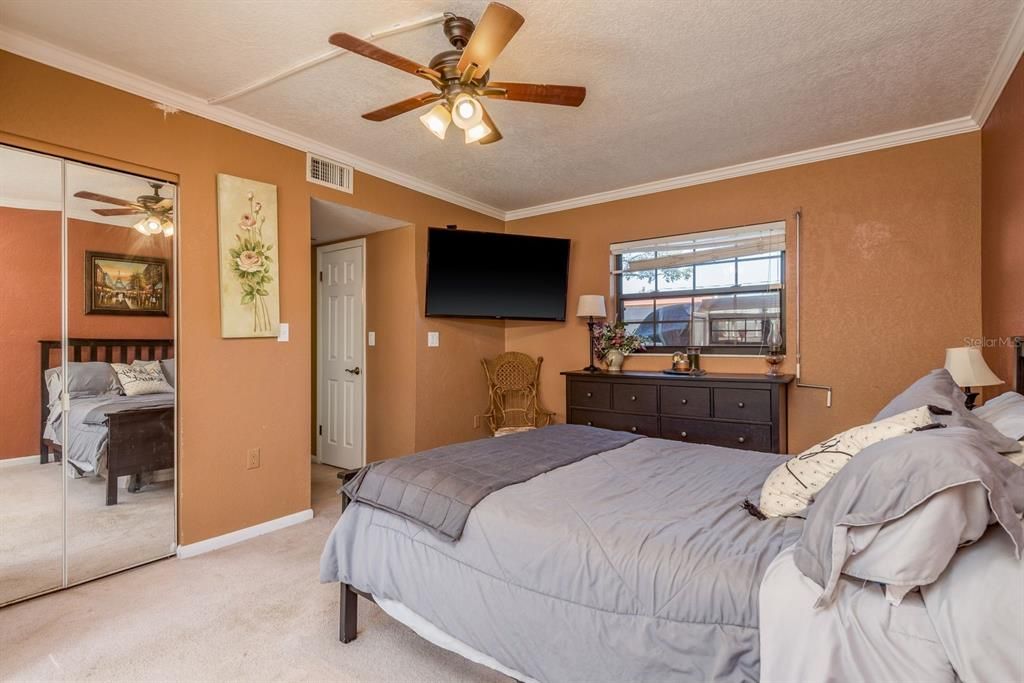 Activo con contrato: $535,000 (4 camas, 3 baños, 2312 Pies cuadrados)