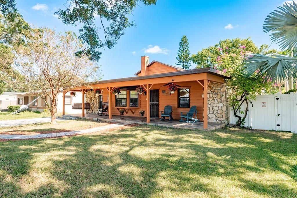 Activo con contrato: $535,000 (4 camas, 3 baños, 2312 Pies cuadrados)