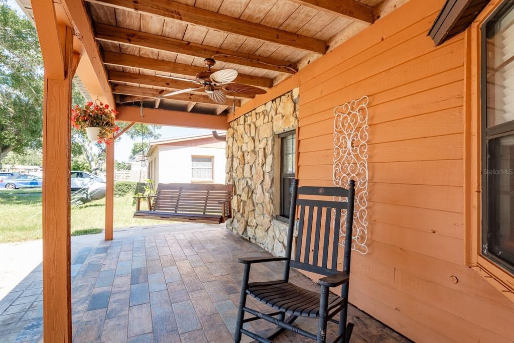 Activo con contrato: $535,000 (4 camas, 3 baños, 2312 Pies cuadrados)