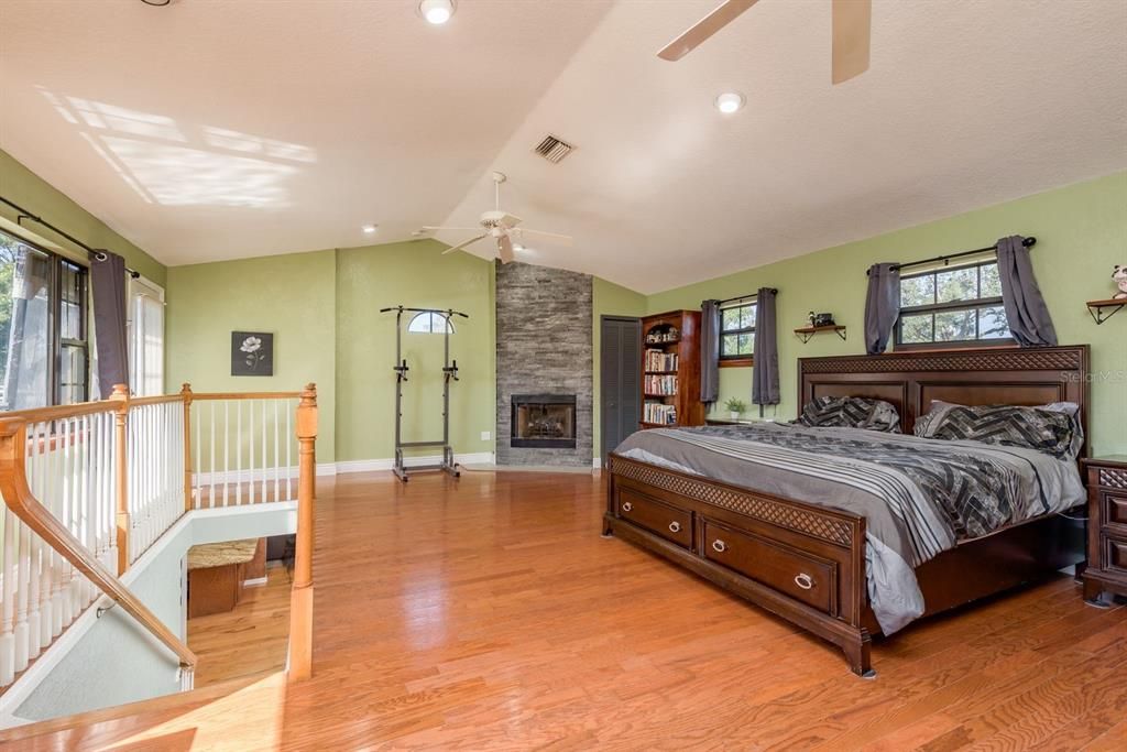 Activo con contrato: $535,000 (4 camas, 3 baños, 2312 Pies cuadrados)