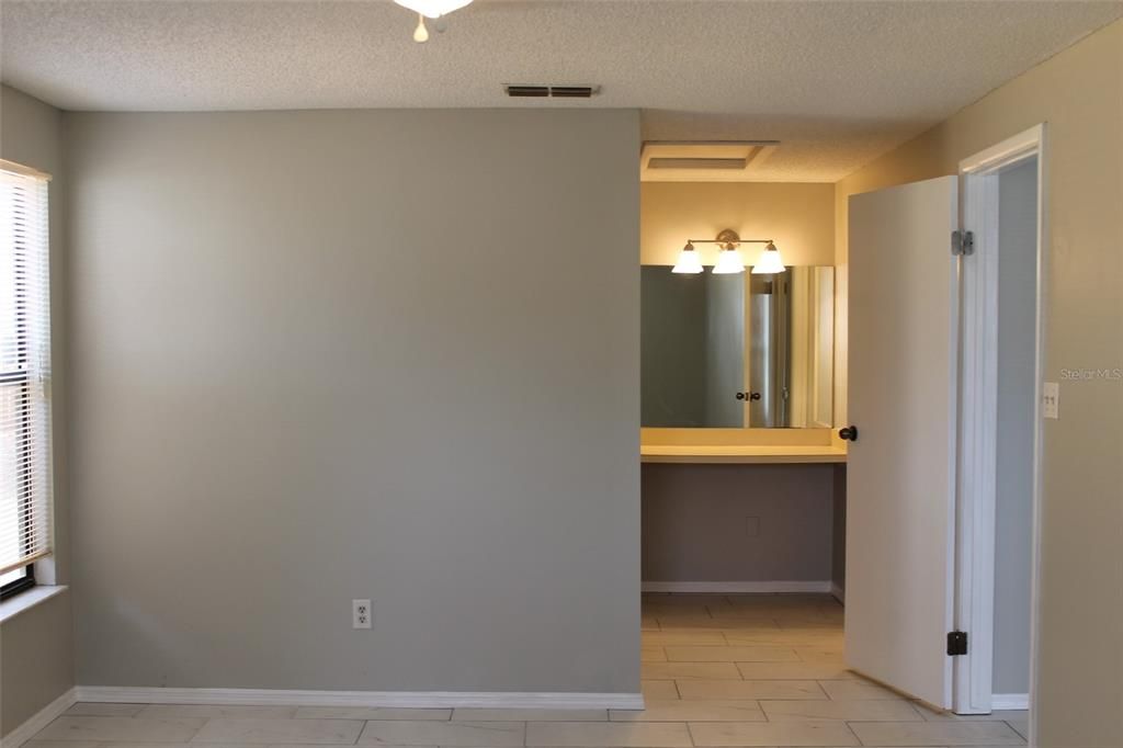 合同活跃: $1,995 (2 贝兹, 2 浴室, 1222 平方英尺)