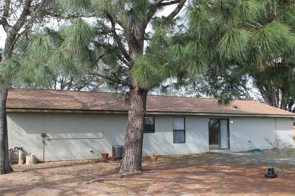 合同活跃: $1,995 (2 贝兹, 2 浴室, 1222 平方英尺)