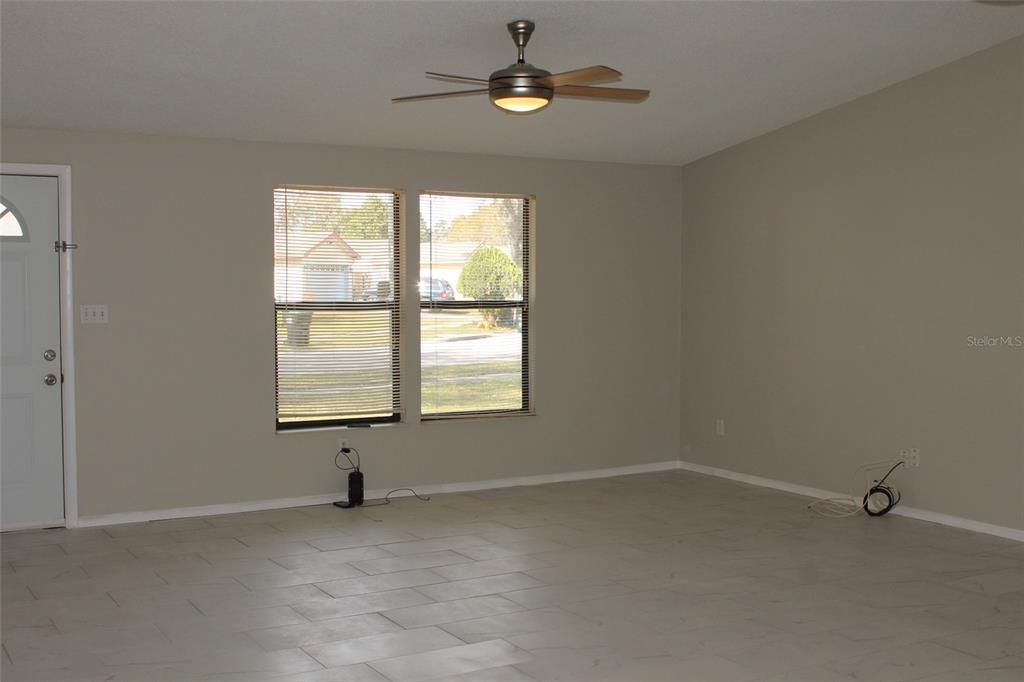 合同活跃: $1,995 (2 贝兹, 2 浴室, 1222 平方英尺)