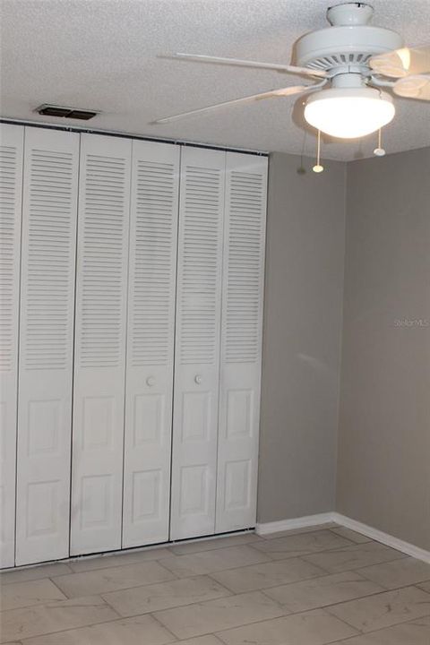 合同活跃: $1,995 (2 贝兹, 2 浴室, 1222 平方英尺)