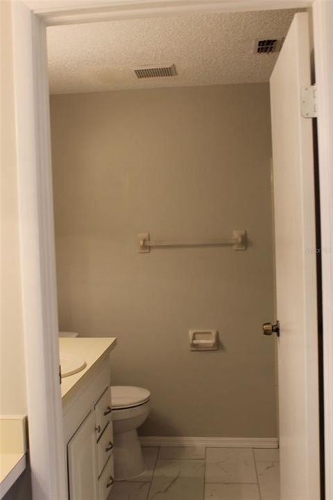 合同活跃: $1,995 (2 贝兹, 2 浴室, 1222 平方英尺)