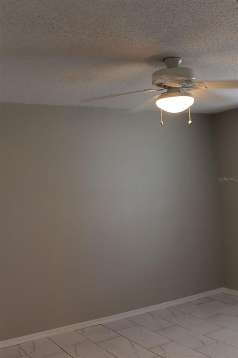 合同活跃: $1,995 (2 贝兹, 2 浴室, 1222 平方英尺)