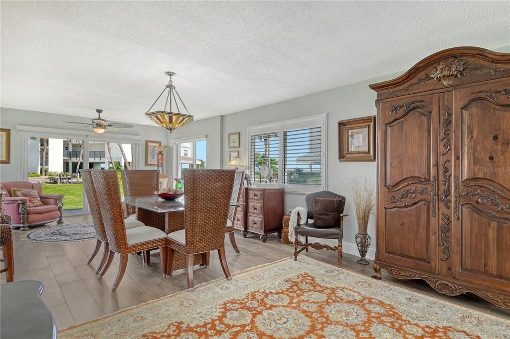 出租: $6,500 (2 贝兹, 2 浴室, 1256 平方英尺)