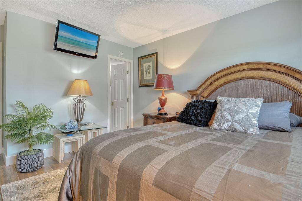 出租: $6,500 (2 贝兹, 2 浴室, 1256 平方英尺)