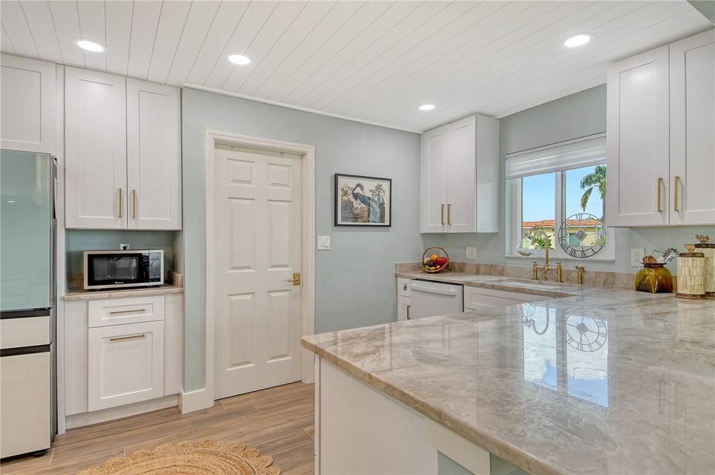 出租: $6,500 (2 贝兹, 2 浴室, 1256 平方英尺)