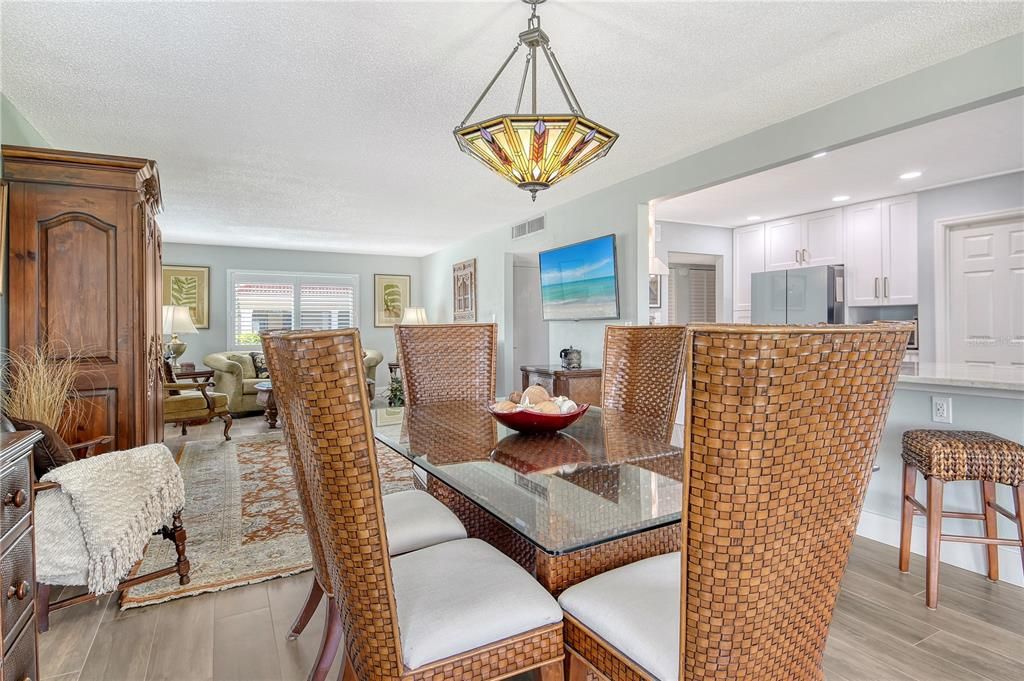 出租: $6,500 (2 贝兹, 2 浴室, 1256 平方英尺)