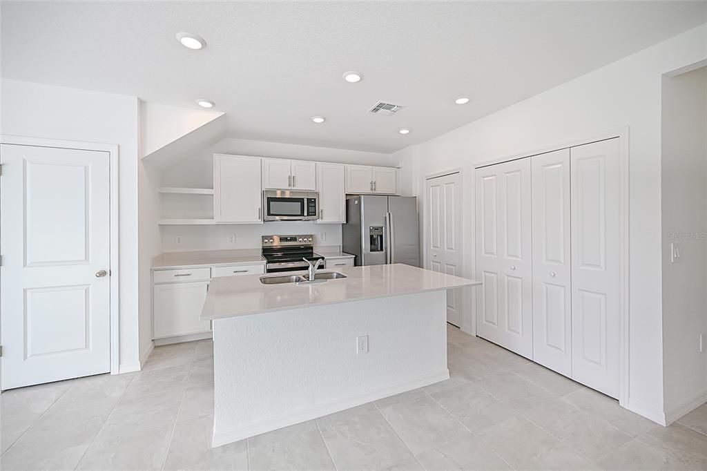 出租: $2,295 (3 贝兹, 2 浴室, 1347 平方英尺)