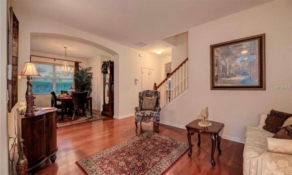 En Renta: $2,500 (4 camas, 2 baños, 2012 Pies cuadrados)