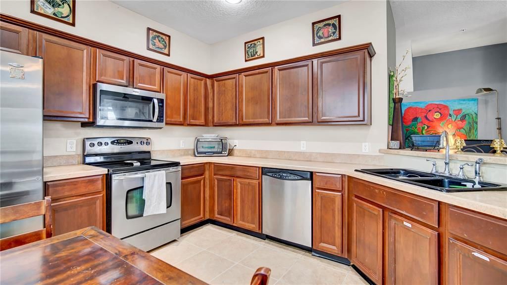 合同活跃: $302,990 (3 贝兹, 2 浴室, 1544 平方英尺)