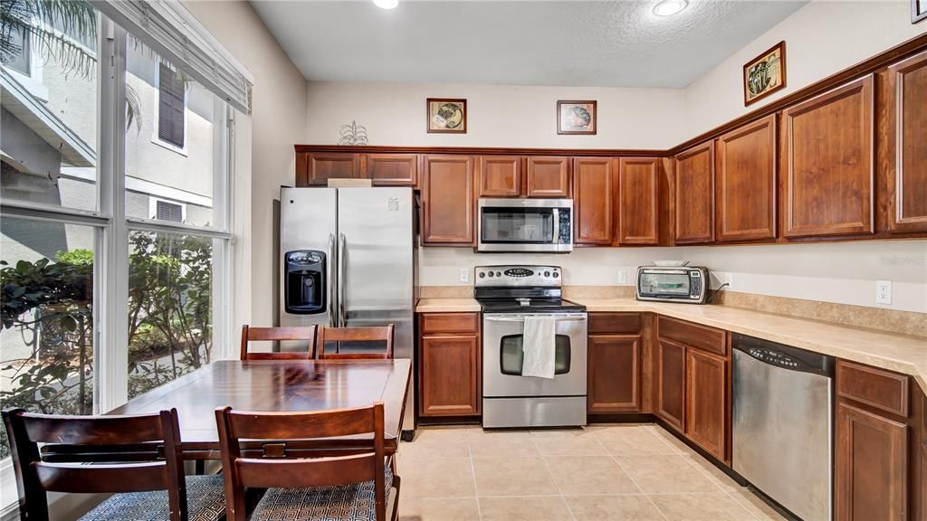 合同活跃: $302,990 (3 贝兹, 2 浴室, 1544 平方英尺)