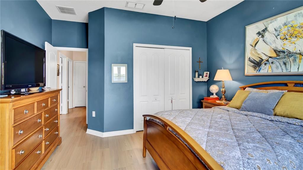 合同活跃: $302,990 (3 贝兹, 2 浴室, 1544 平方英尺)