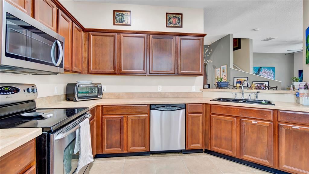 合同活跃: $302,990 (3 贝兹, 2 浴室, 1544 平方英尺)