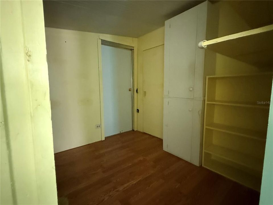 合同活跃: $149,900 (1 贝兹, 1 浴室, 650 平方英尺)