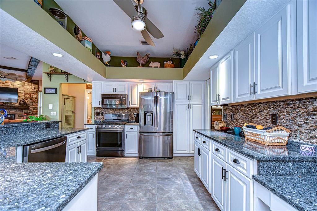 For Sale: $1,100,000 (5 beds, 5 baths, 3980 Square Feet)