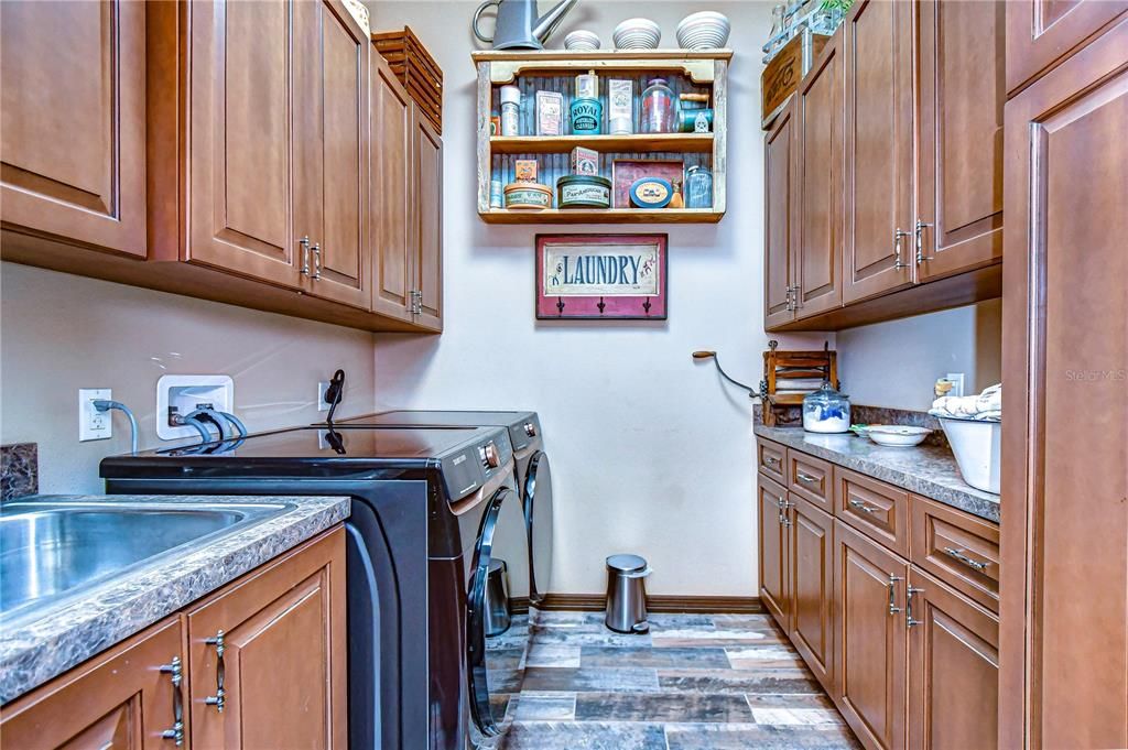 For Sale: $1,100,000 (5 beds, 5 baths, 3980 Square Feet)