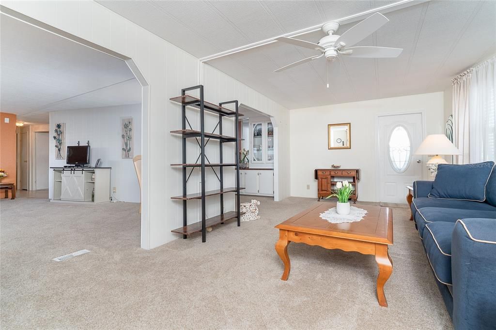 Active With Contract: $184,000 (2 beds, 2 baths, 1448 Square Feet)