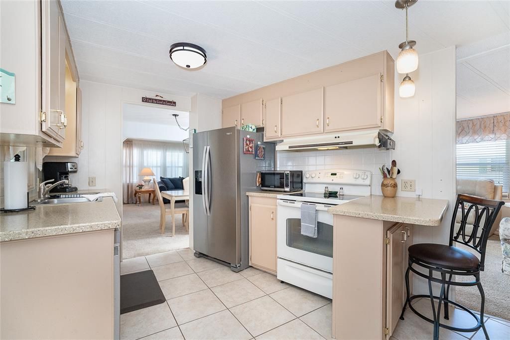 Active With Contract: $184,000 (2 beds, 2 baths, 1448 Square Feet)