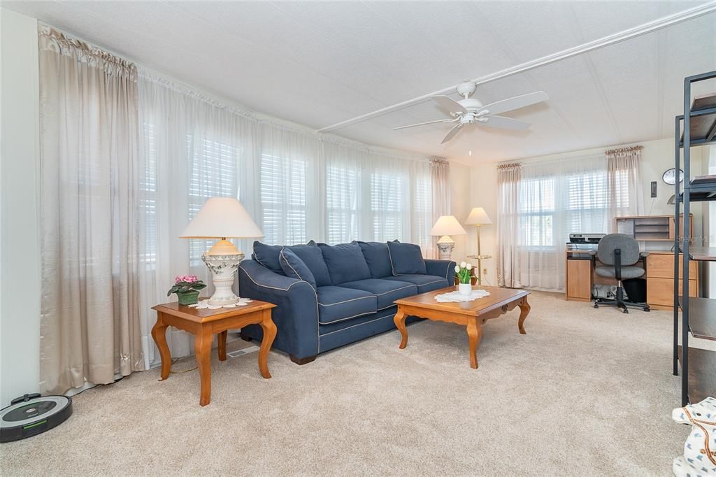 Active With Contract: $184,000 (2 beds, 2 baths, 1448 Square Feet)